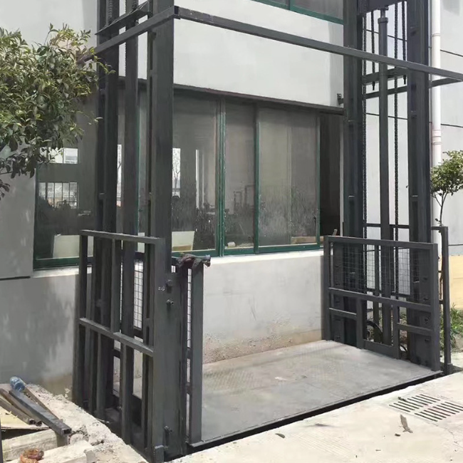 东方华侨农场5吨室外升降货梯